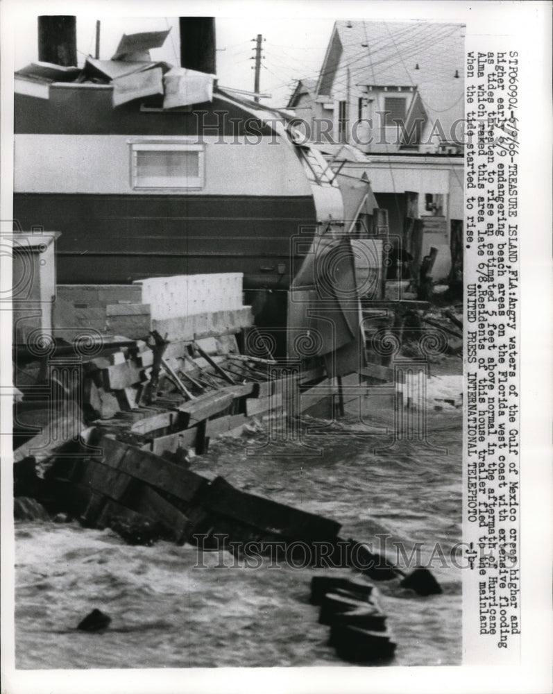 1966 Press Photo Treasure Island Fla Angry waters of the Gulf of Mexico creep