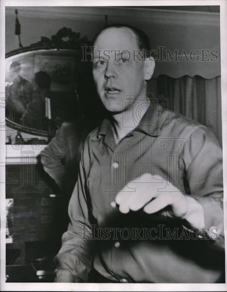 1954 Press Photo Dr Charles A Laughead at press conference in Illinois