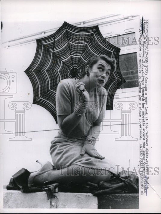 1957 Press Photo Danice D'Hondt on Liner to London - ned31271
