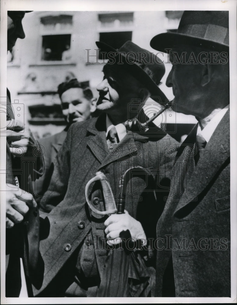 Load image into Gallery viewer, 1948 Press Photo Men in Trogen Switzerland
