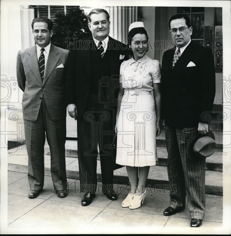 Load image into Gallery viewer, 1941 Press Photo Ladislao Abreu,Carlos Martins,Senora Do Peixoto,Amaral Peixoto
