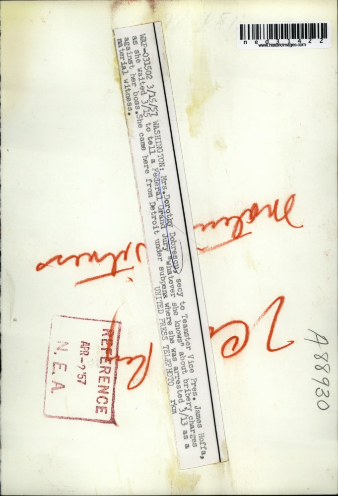 1957 Press Photo Mrs. Dorothy Dobrescu Waits To Tell Grand Jury What She Knows