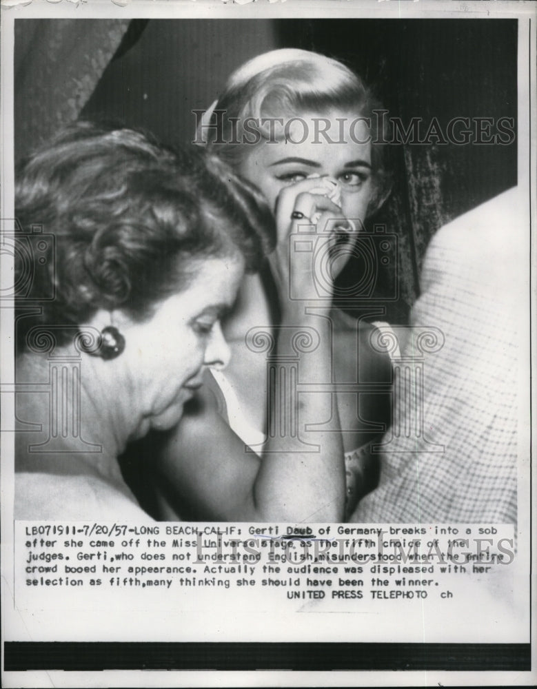 1957 Press Photo Gertl Daub of Germany breaks into sobs after she came off Miss