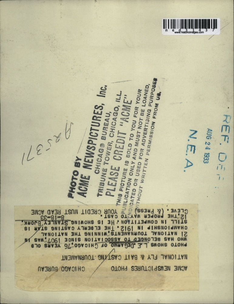 1933 Press Photo Phot shows L E DeGarmo of Chicago 76 yr old who has belonged