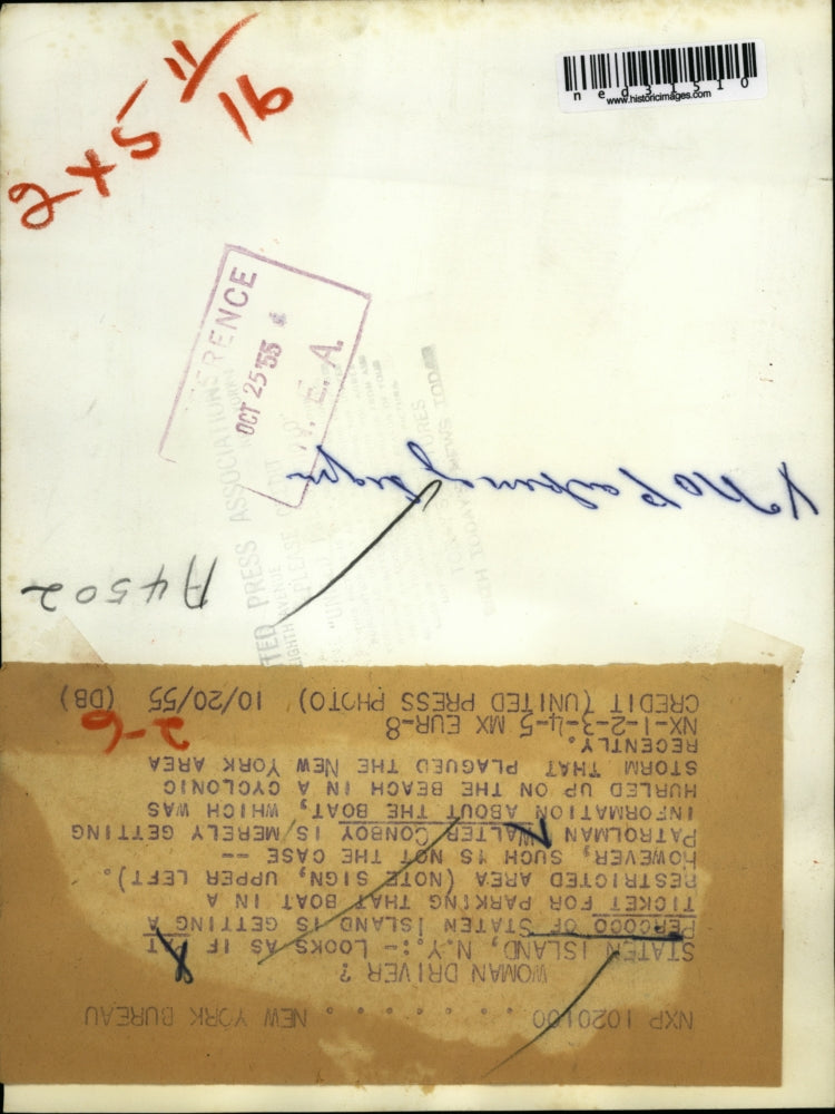 1955 Press Photo Staten Island NY looks as if Pat Perwood is getting a ticket