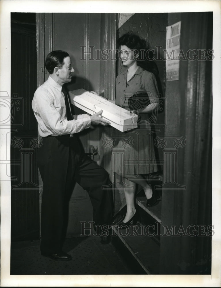1943 Press Photo Dorothy is handed box of flowers left by admirer by backstage