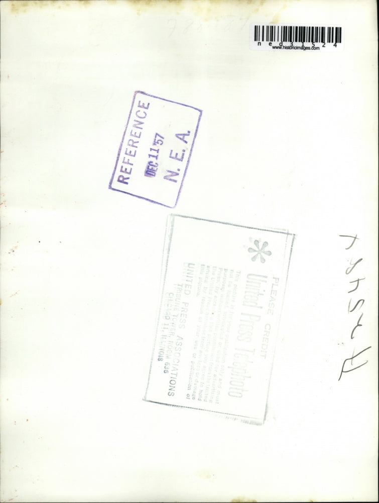 1957 Press Photo Detroit Mike Doelle hopes his dead eye will win this gobbler