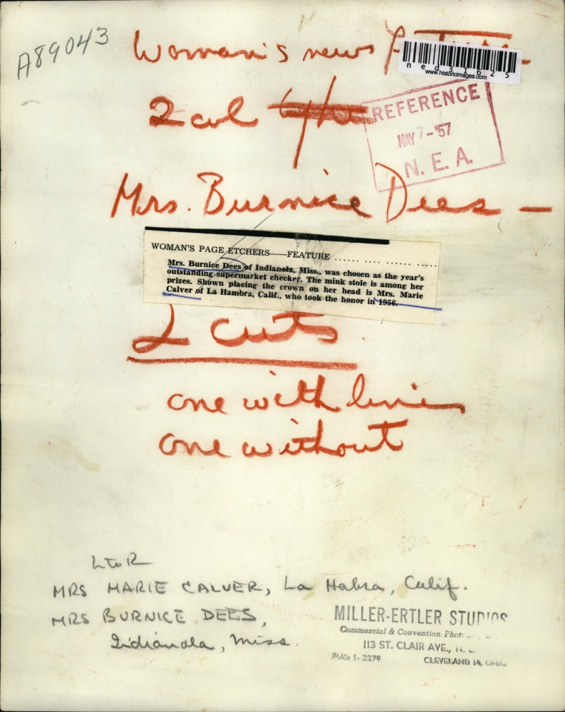 1957 Press Photo Burnice Dees Choosen Wins Mink For Best Cashier