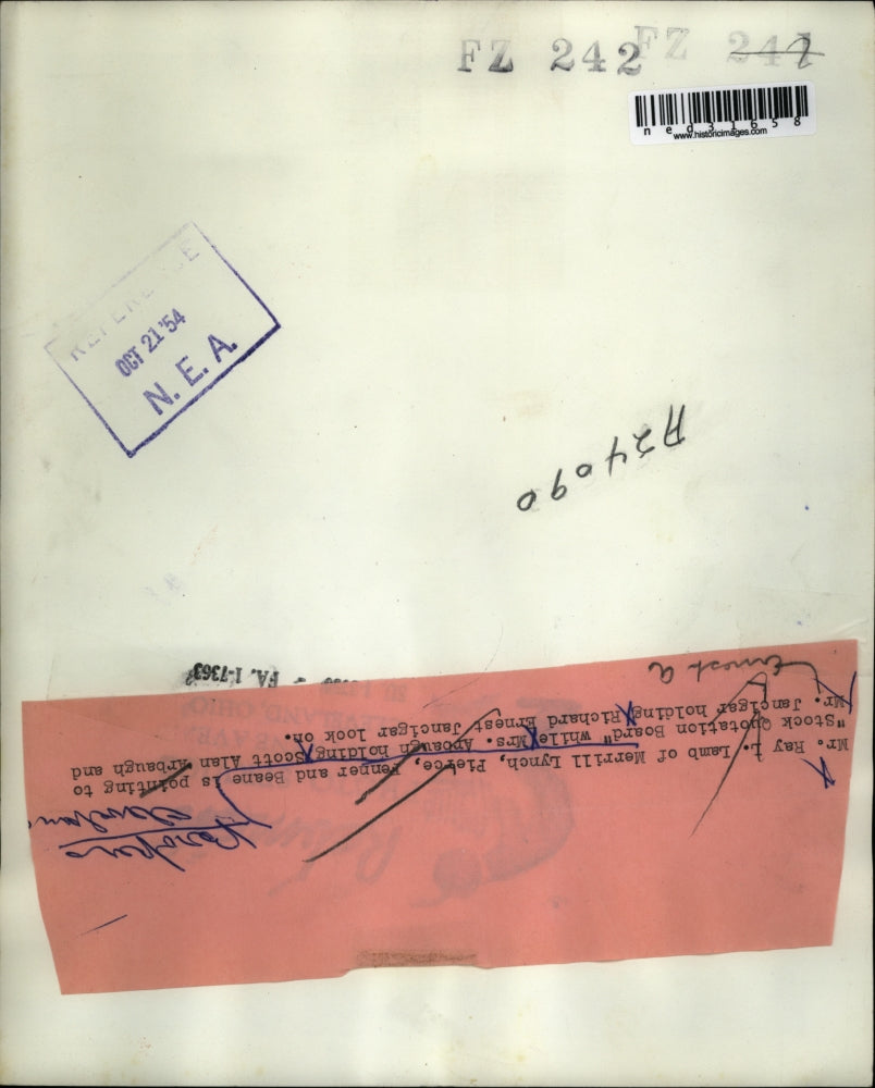 1954 Press Photo Mr. Ray L. Lamb Points To "Stock Quotation Board"