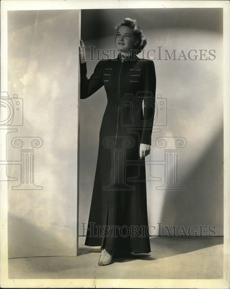 1938 Press Photo Woman Models All Wool Haunel Housecoat Designed By Cooper
