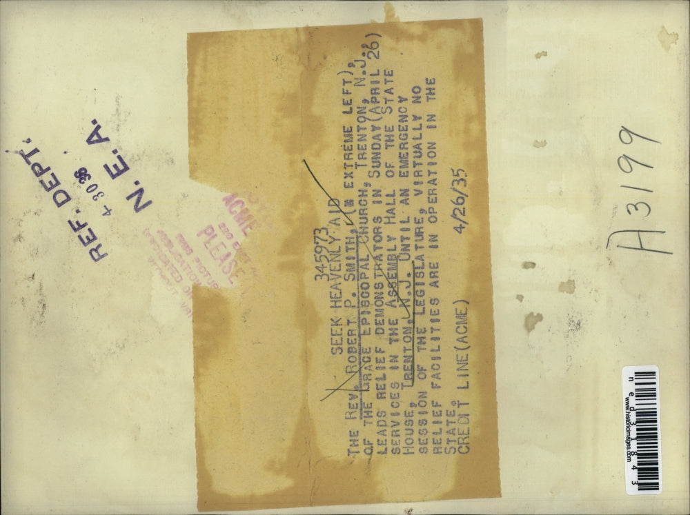 1935 Press Photo Rev. Robert P. Smith leads services in the Assembly Hall