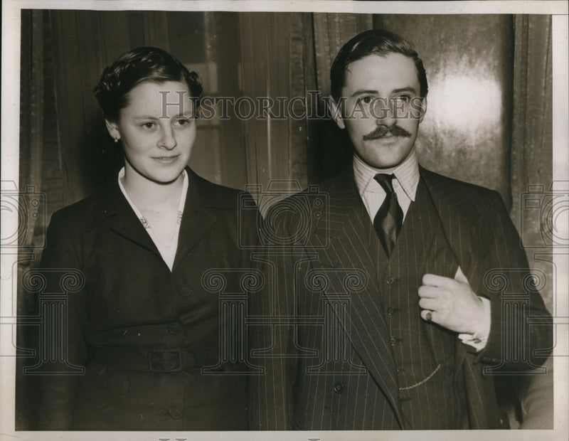 Load image into Gallery viewer, 1938 Press Photo Lord and Lady Robert Chrichton-Stuart on Queen Mary
