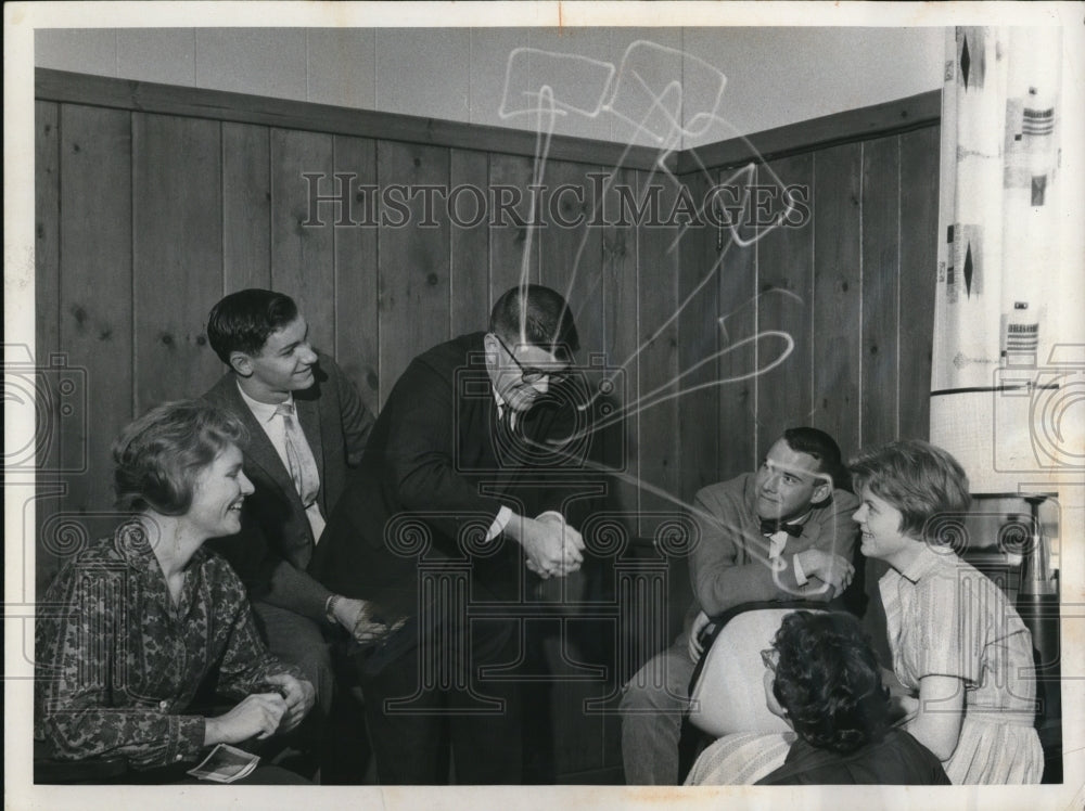 1960 Press Photo A new treatment for charades called picture charades played