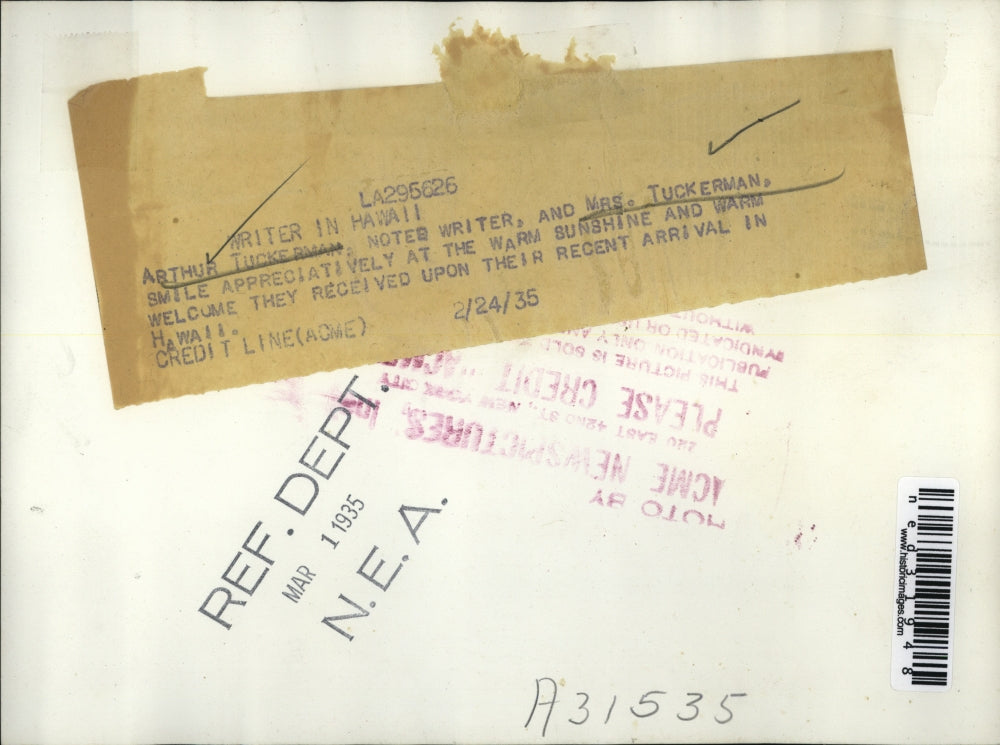 1935 Press Photo Arthur Tuckerman Notes Writer Arriving In Hawaii By Boat