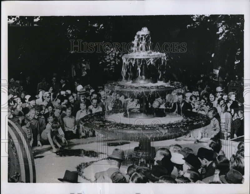 Load image into Gallery viewer, 1955 Press Photo Luebecke Germany Tourists Town Fountain Gushes With Beer

