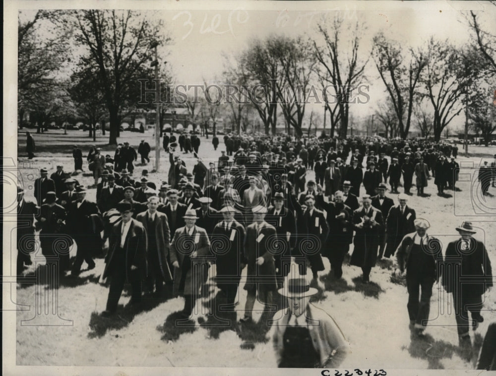 1933 Press Photo Delegates from 21 states shown entering Machinery Hall at Iowa