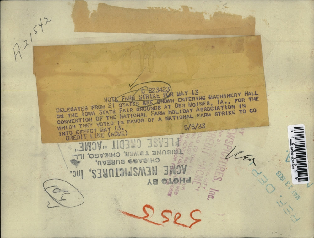 1933 Press Photo Delegates from 21 states shown entering Machinery Hall at Iowa