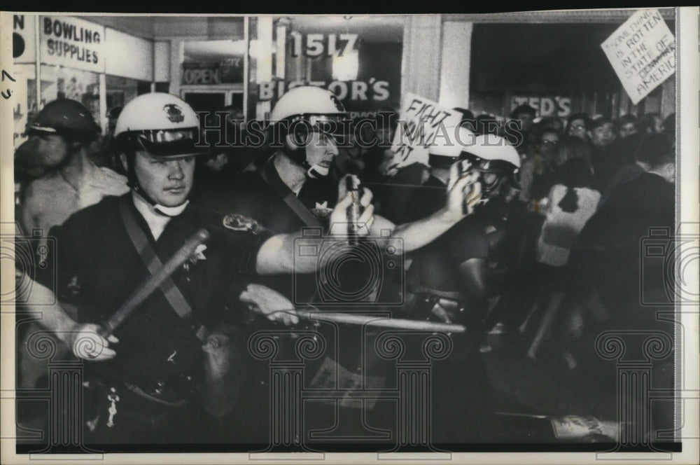 1967 Press Photo Oakland Calif the chemical mace which supplements old fashione