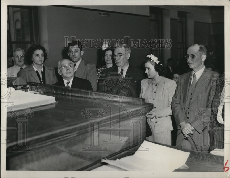Load image into Gallery viewer, 1951 Press Photo Cleveland Ohio Police Court Bernice Smey James B Fenwick

