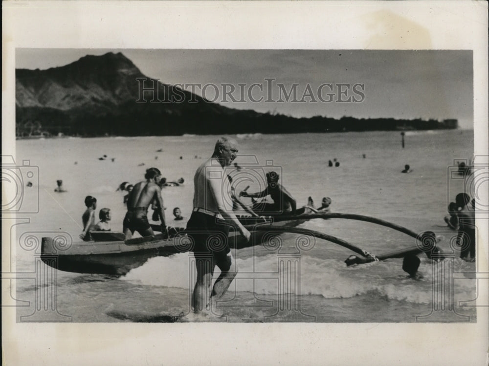 1935 Press Photo far from job seekers Post Master General James Farley is