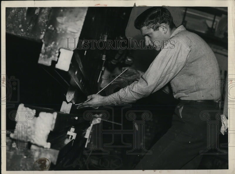 Load image into Gallery viewer, 1937 Press Photo Brake machine curving metal bar for skirt panel.
