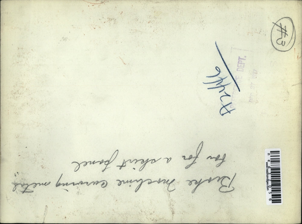 1937 Press Photo Brake machine curving metal bar for skirt panel.