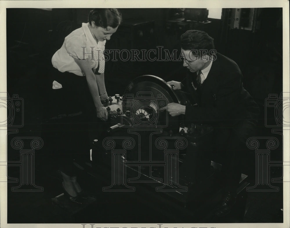1933 Press Photo Sectioned Turbine, The Tiny Blades Travel About 240 mph