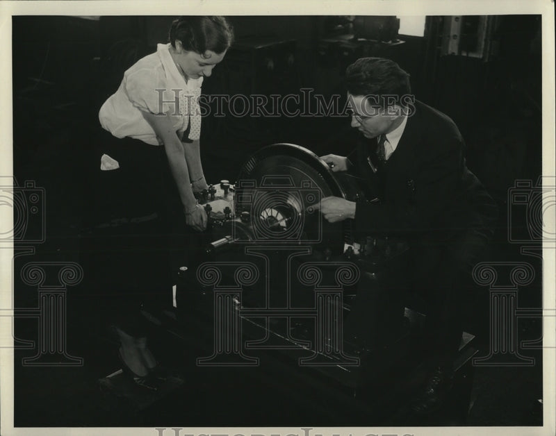 Load image into Gallery viewer, 1933 Press Photo Sectioned Turbine, The Tiny Blades Travel About 240 mph
