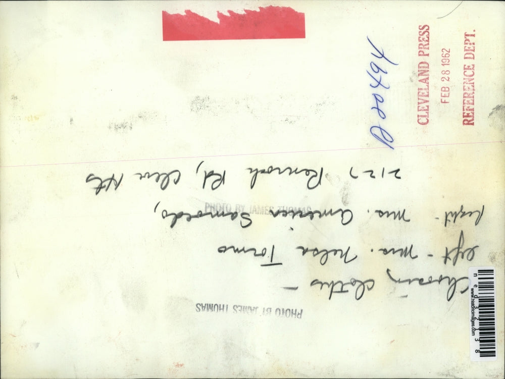 1962 Press Photo Mrs. Nelsa Torno And Mrs. America Samoedo Choosing Clothes