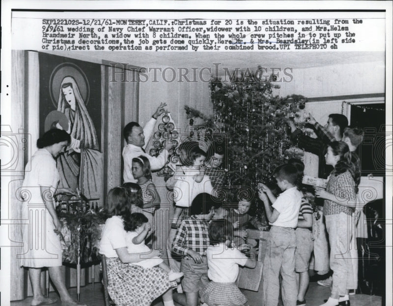 Load image into Gallery viewer, 1961 Press Photo Christmas for 20 is the situation resulting from
