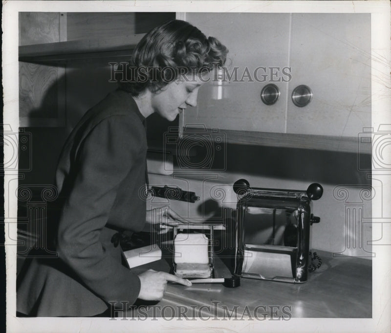 Load image into Gallery viewer, 1949 Press Photo Woman Uses Kitchen Appliances
