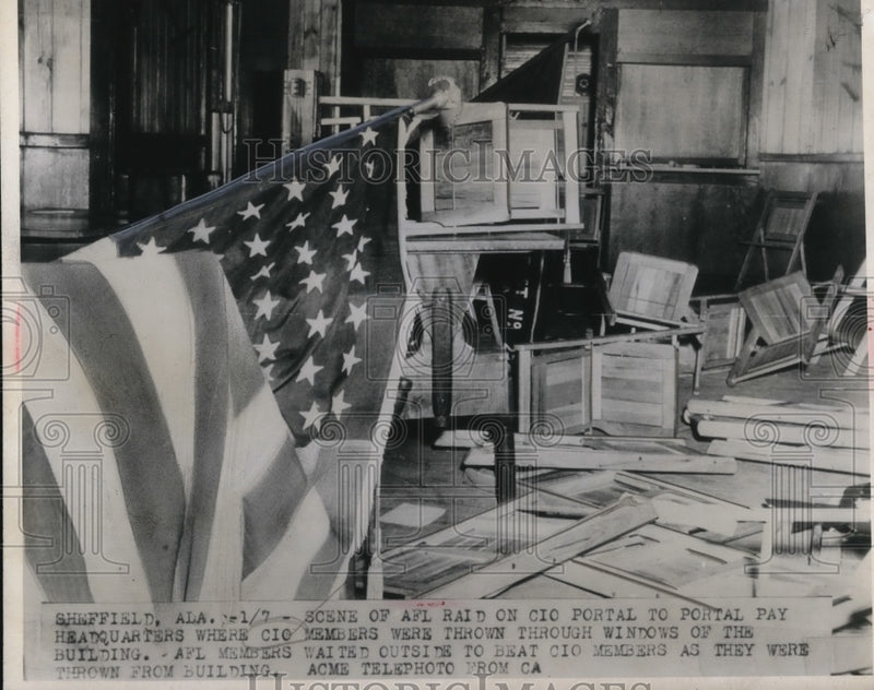 Load image into Gallery viewer, 1947 Press Photo Scene Of AFL Raid On Cio Portal To Portal Pay Headquarters
