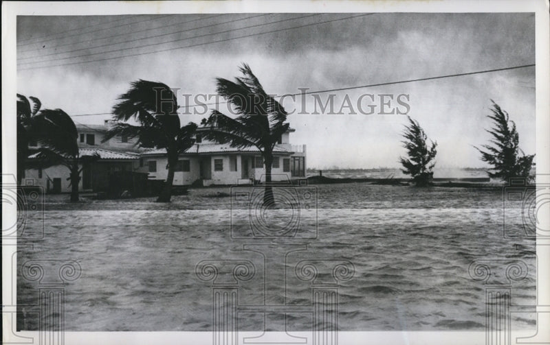 Load image into Gallery viewer, 1951 Press Photo Bay Of Biscayne Waters Flow Over The Sea Wall
