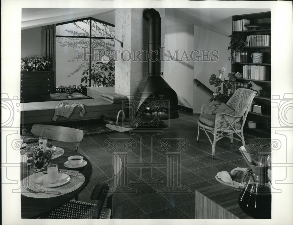 1962 Press Photo Armstrong Information Service with a little ingenuity and a