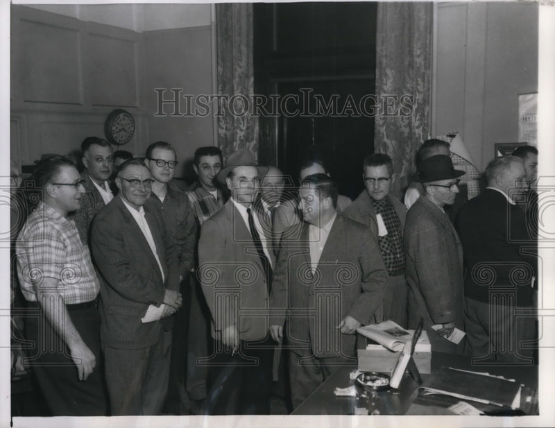 Load image into Gallery viewer, 1959 Press Photo Liquor License holders wait their turn in line
