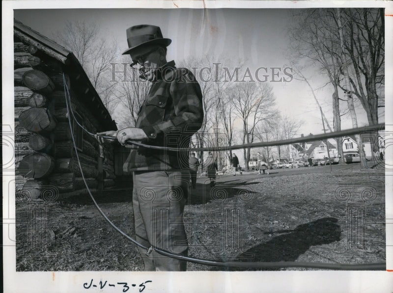 Load image into Gallery viewer, 1969 Press Photo Quadruple maple syrup production according to Vern Foft
