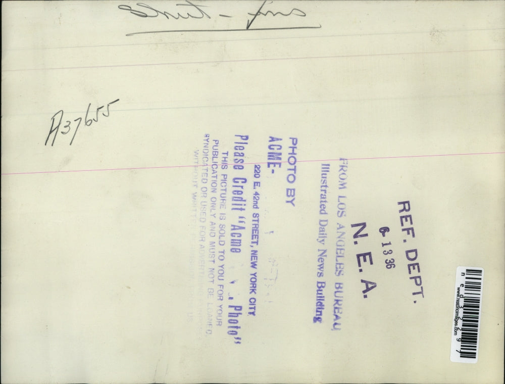 1936 Press Photo Group of Elders encourages each other