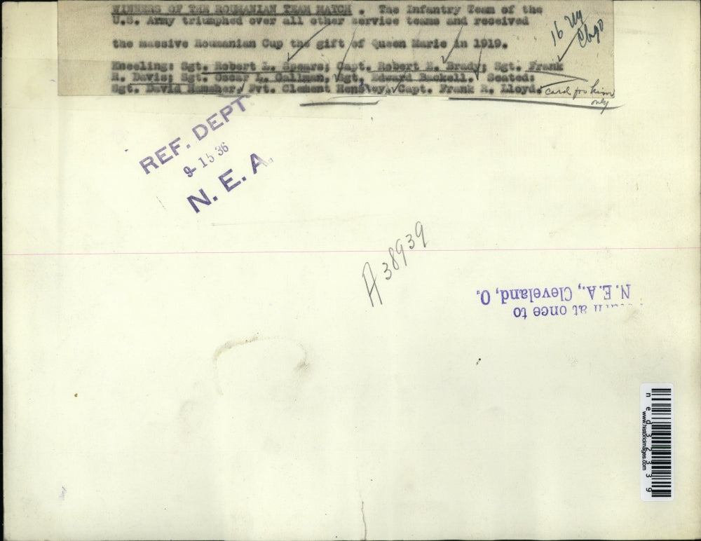 1936 Press Photo Infantry Team of U.S. Amry received Hourmanian Cup