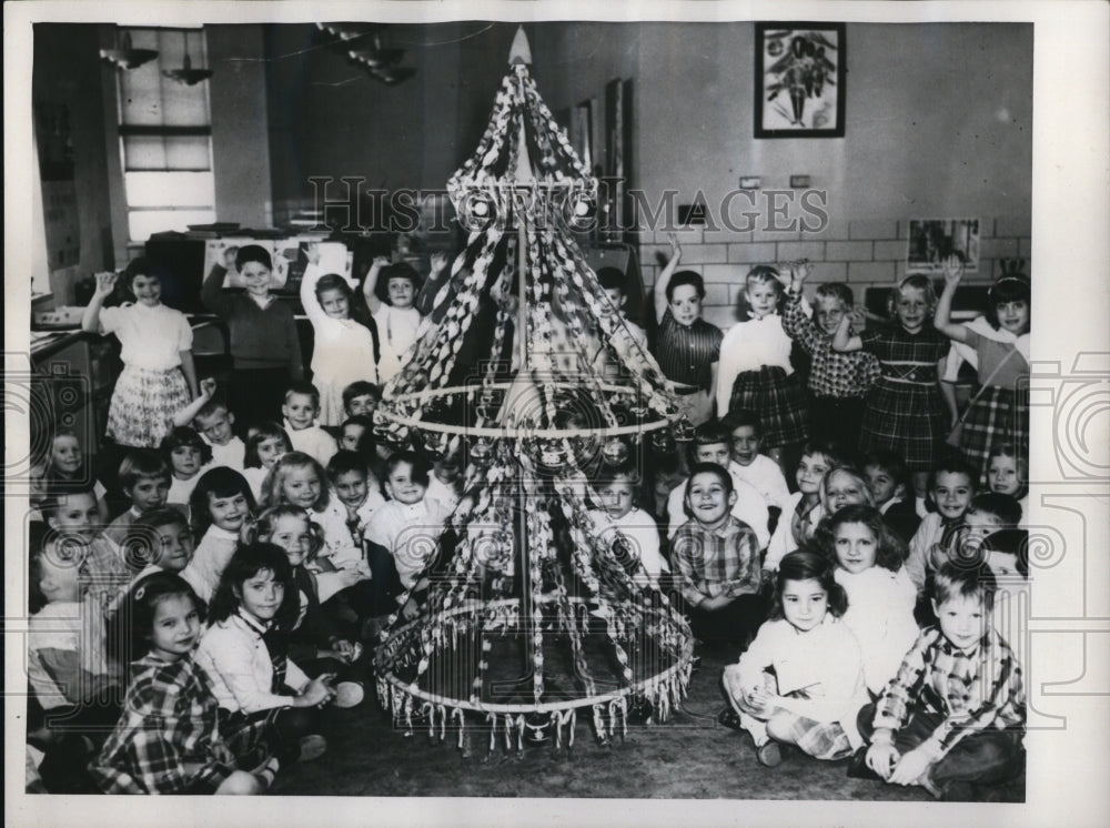 1958 Press Photo Kindergarten Pupils at Parma Park Elementary School in Parma