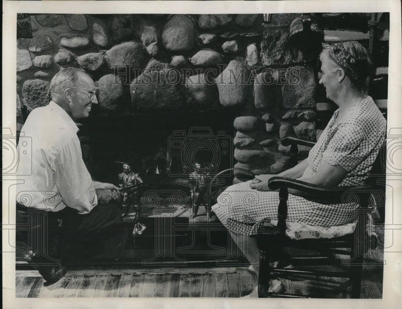 Load image into Gallery viewer, 1948 Press Photo Fireplace of Ranch-Type Log Cabin Tended by Charles Findley
