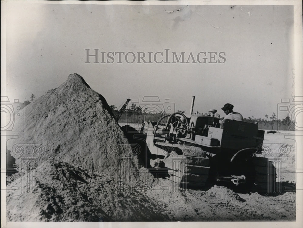 1936 Press Photo Construction continues on the Florida Ship Canal although