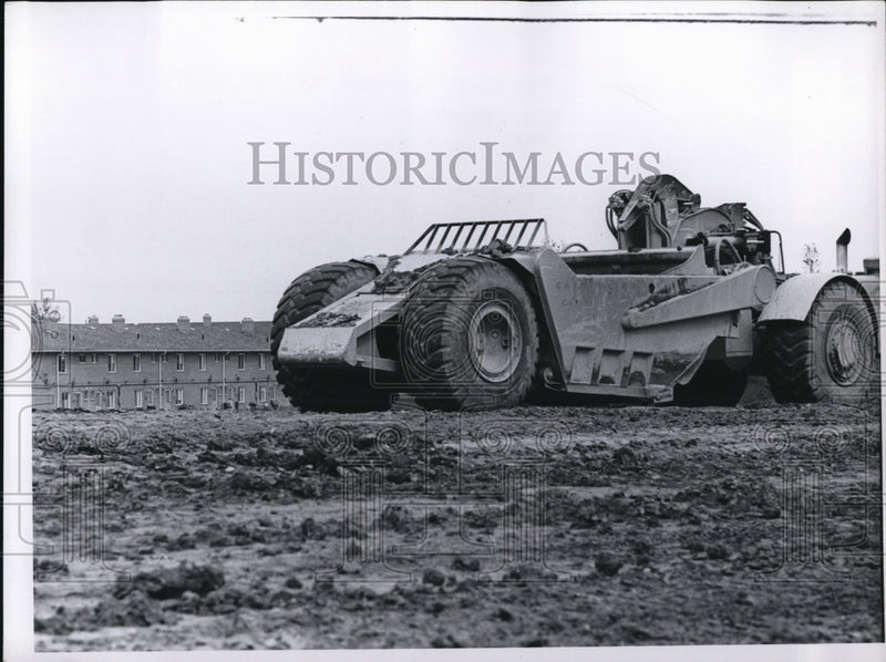 Load image into Gallery viewer, 1964 Press Photo Construction work on Interstate in Warrensville Heights
