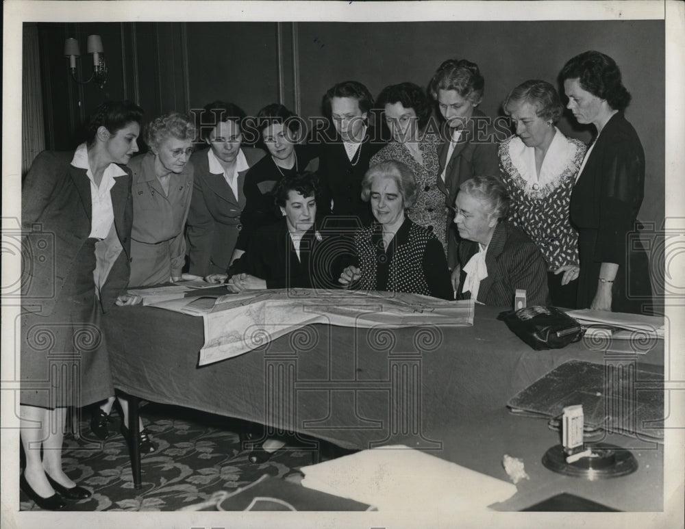 1945 Press Photo League of woman voters Mrs Danile Early, President Miss Anna