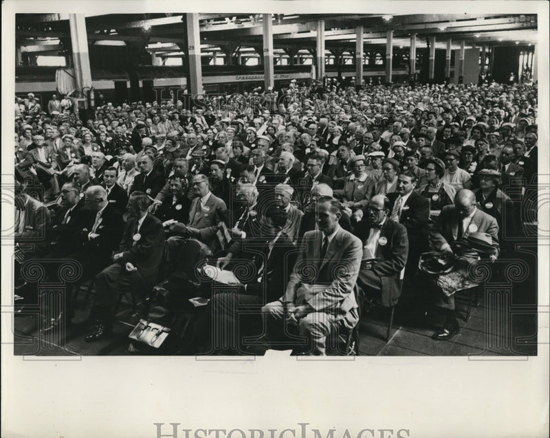 Load image into Gallery viewer, 1957 Press Photo Part of the 3,000 C&amp;O shareowners who attended Annual Meeting
