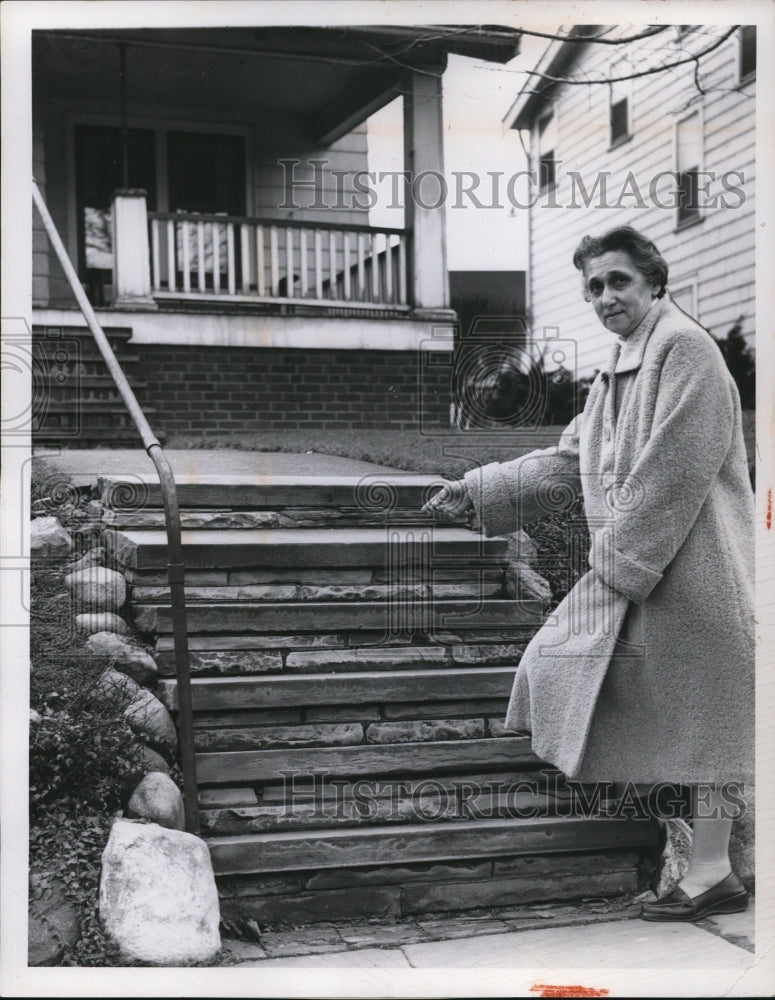 1958 Press Photo Mrs Hettie Sobol of Cleveland Ohio