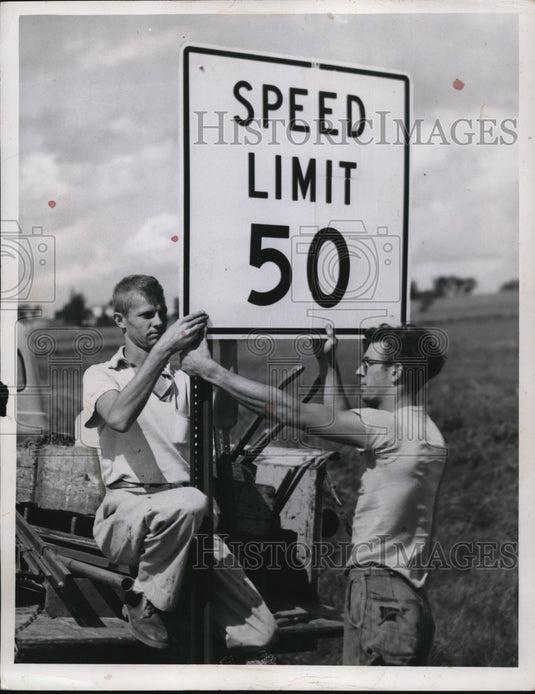 1956 Press Photo Meduria County motorist signage