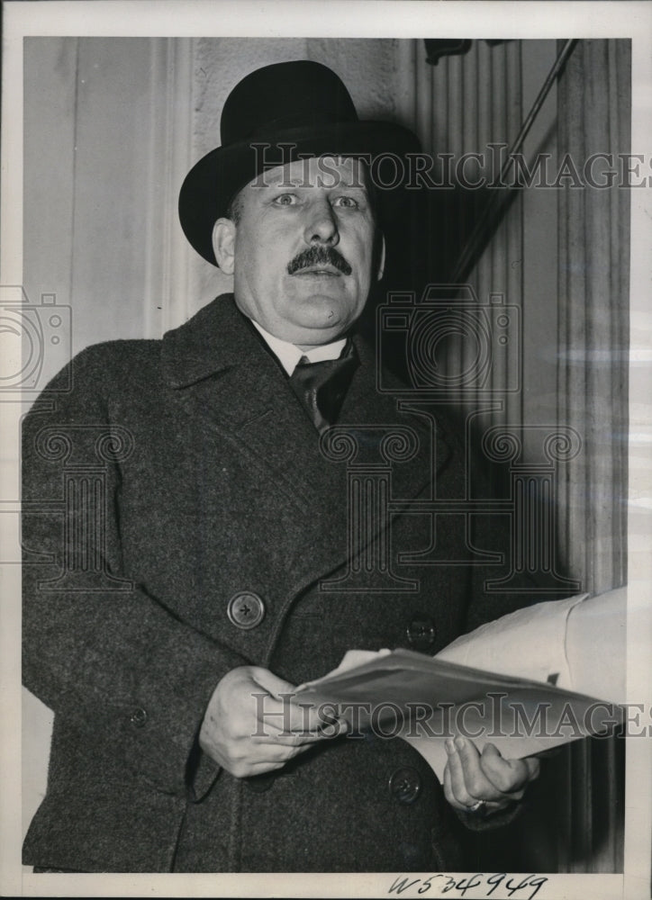 Load image into Gallery viewer, 1939 Press Photo Washington DC John Owens president of UMW of Ohio leaving White
