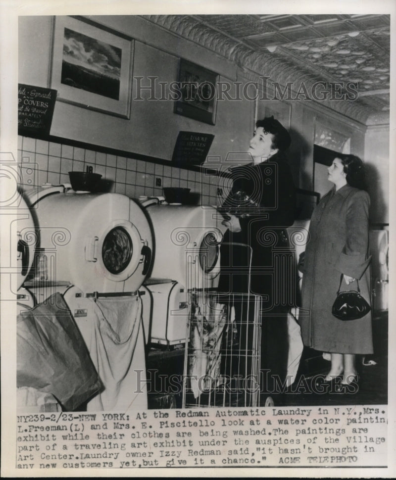 Load image into Gallery viewer, 1949 Press Photo New York At the Redman Automatic Laundry Mrs. L Freeman and
