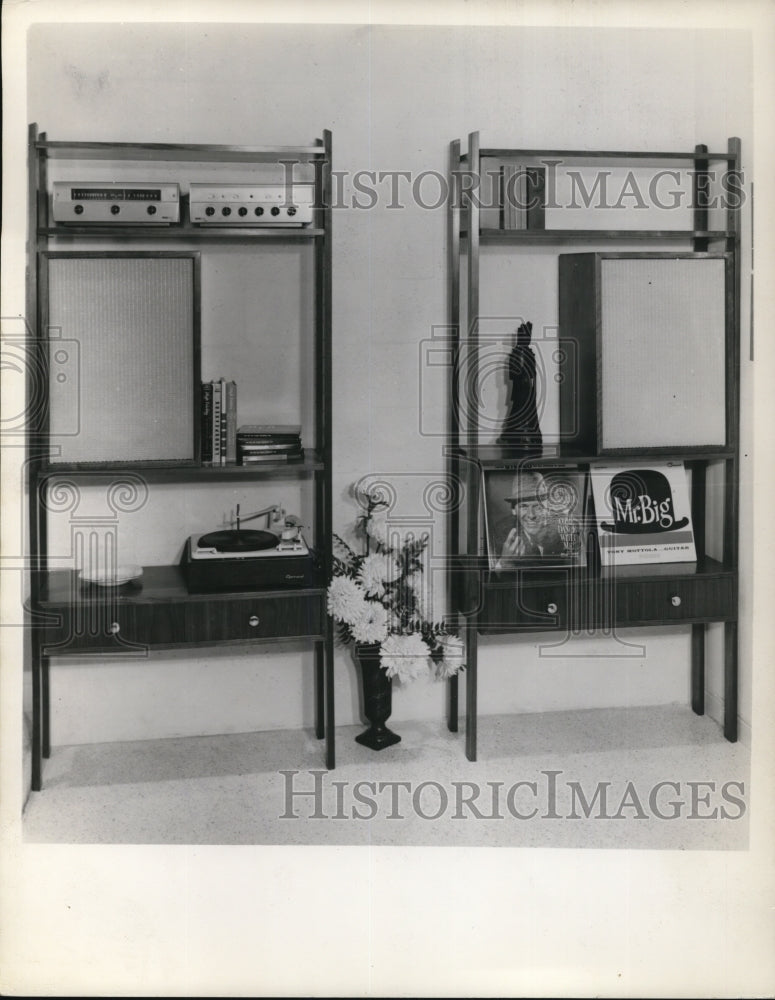 Load image into Gallery viewer, 1960 Press Photo AM FM receiver with turntable High fidelity assembly
