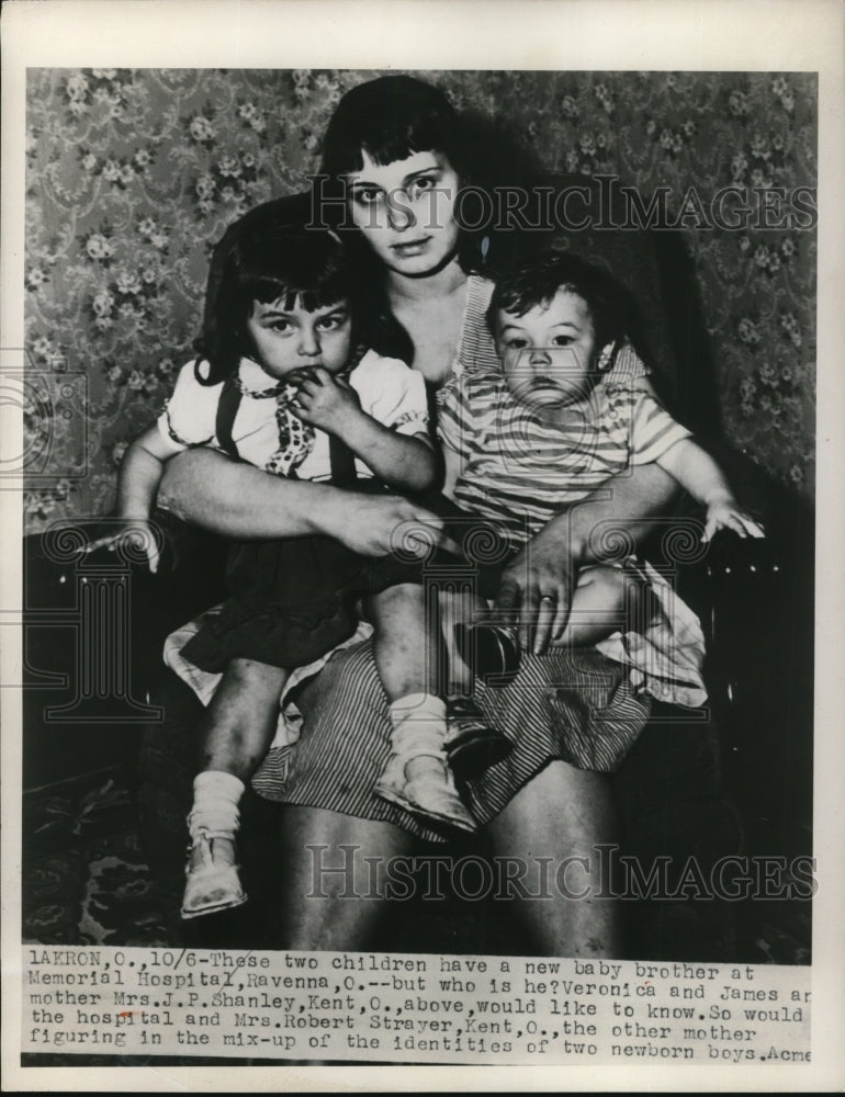 1949 Press Photo Two children have a new baby brother at Memorial Hospital,